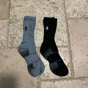 2 pair under armour socks UNISEX